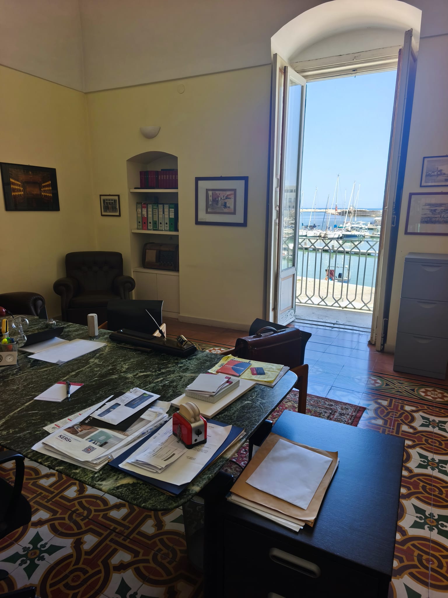 Prestigioso Ufficio Fronte Porto